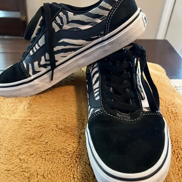 Vans - Picture 2 of 5